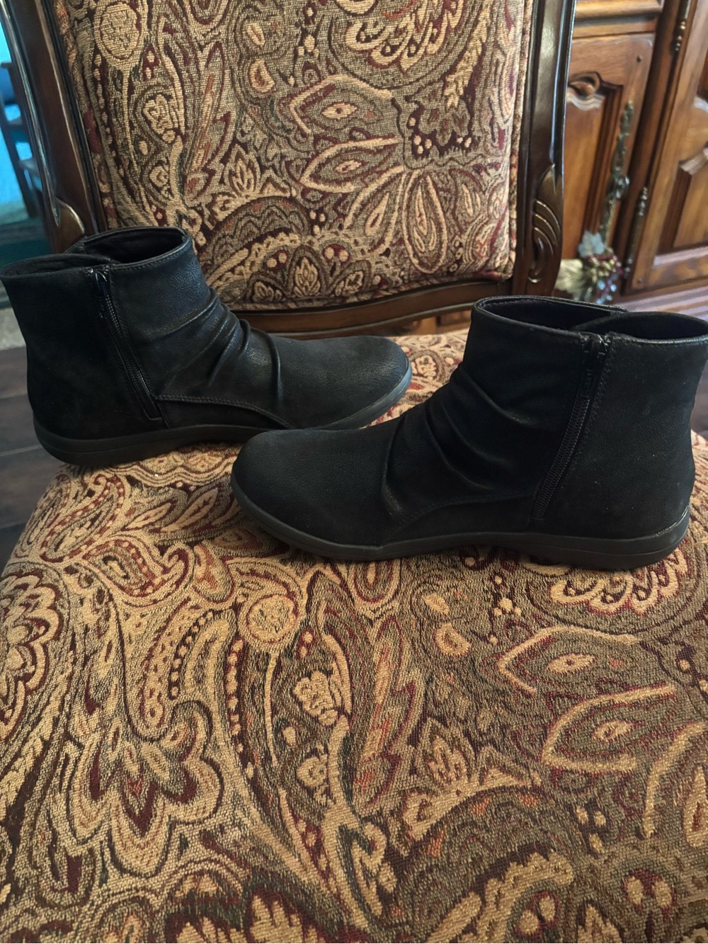 BN Skechers Black Textured Ankle Booties sz8.5 - Picture 2 of 4